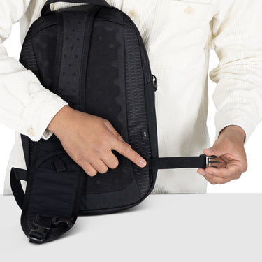 Osprey Quasar Sling Bag - Umhängetasche 38 cm (black) - Ansicht 8