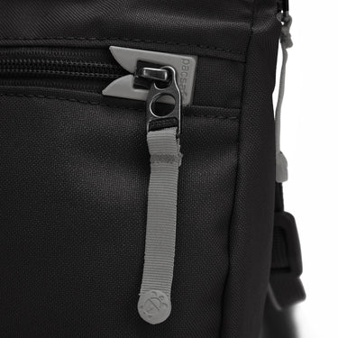 pacsafe GO Saddle Crossbody - Umhängetasche 24 cm (jet black) - Ansicht 11